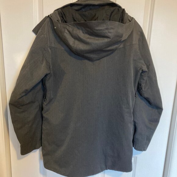 #133 Women's Helly Hansen Grey Winter Coat, Size Medium - Picture 7 of 13